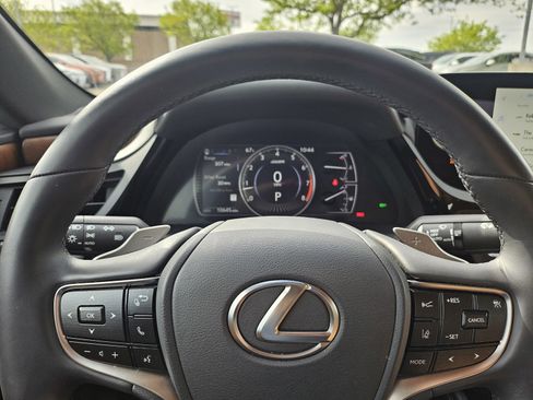 Used 2025 Lexus ES 350 w/ Premium Package image 12