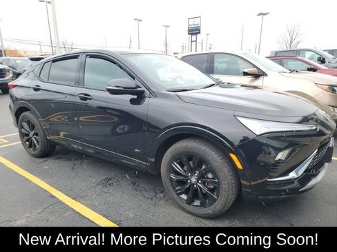 Used 2025 Buick Envista Sport Touring image 1