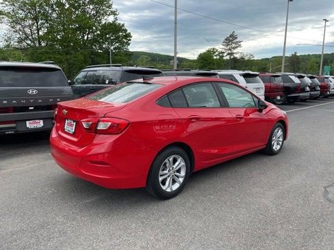 Used 2019 Chevrolet Cruze LS w/ LS Convenience Package FWD image 4