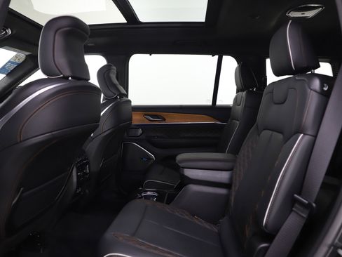 Used 2023 Jeep Grand Cherokee L Summit AWD/4WD image 24