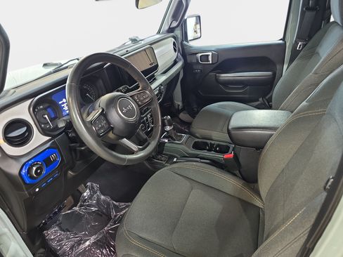 Used 2024 Jeep Wrangler Unlimited w/ Convenience Group AWD/4WD image 12
