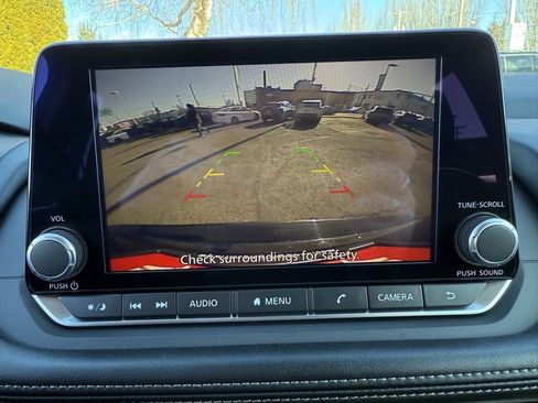 Used 2024 Nissan Rogue SV image 23