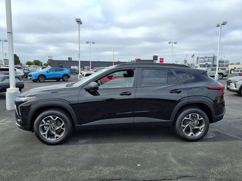 New 2025 Chevrolet Trax LT w/ LT Convenience Package FWD image 7
