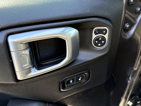 Used 2023 Jeep Gladiator Rubicon w/ Cold Weather Group image 14