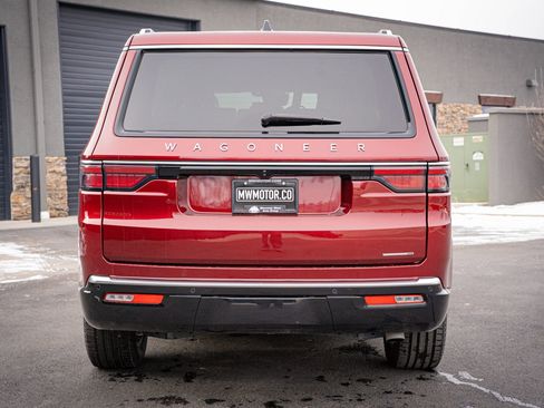 Used 2024 Jeep Wagoneer Series II w/ Flexible Seating Group image 8