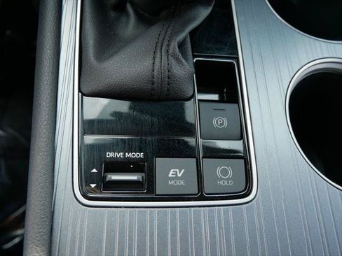 Certified 2025 Toyota Sienna XLE FWD image 19