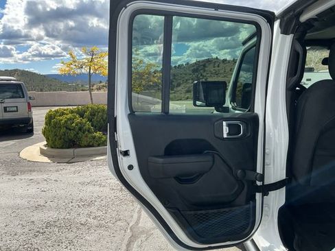 Used 2024 Jeep Gladiator Sport AWD/4WD image 8