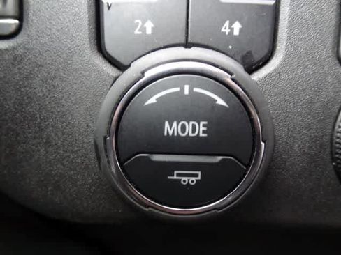 Used 2022 Chevrolet Silverado 1500 LT AWD/4WD image 18