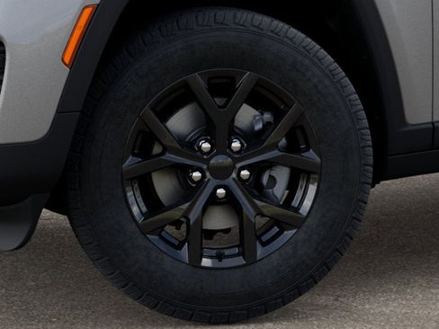 New 2025 Jeep Grand Cherokee Altitude image 19