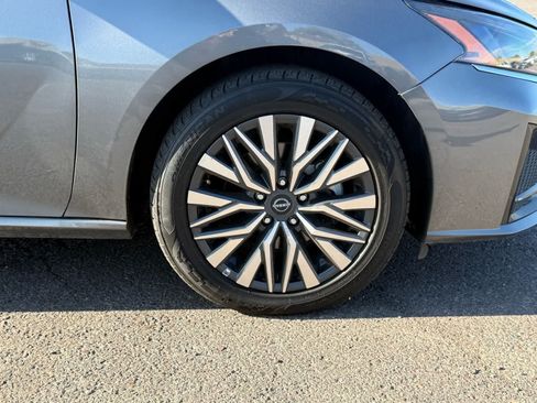 Used 2025 Nissan Altima 2.5 SV AWD/4WD image 7