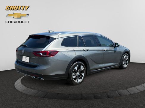 Used 2018 Buick Regal Essence w/ Sights and Sounds Package AWD/4WD image 5