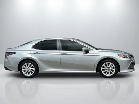 Used 2024 Toyota Camry LE w/ Convenience Package image 4