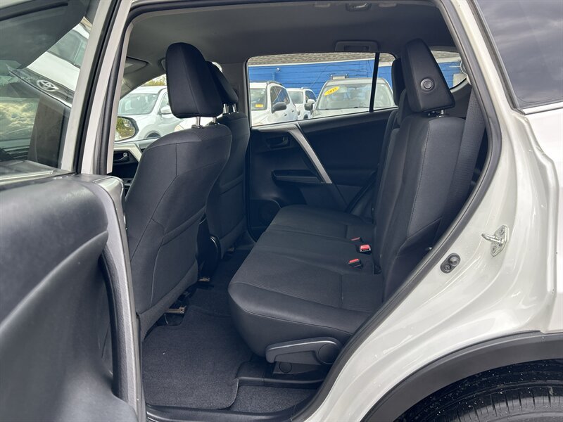 Used 2016 Toyota RAV4 LE AWD/4WD image 9