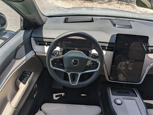 New 2025 Volvo EX90 Plus image 17