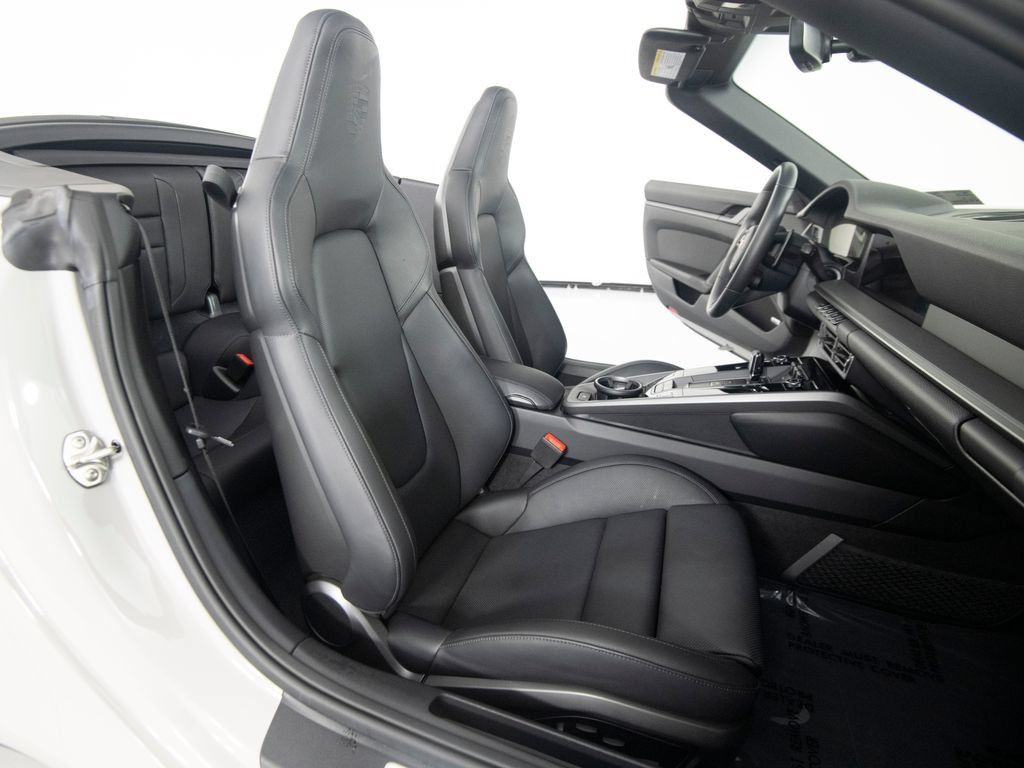Certified 2025 Porsche 911 Carrera RWD image 38