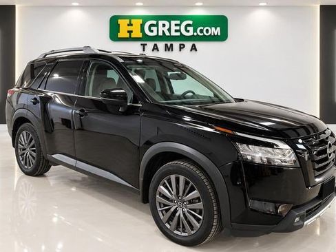 Used 2022 Nissan Pathfinder SL w/ SL Premium Package FWD image 4