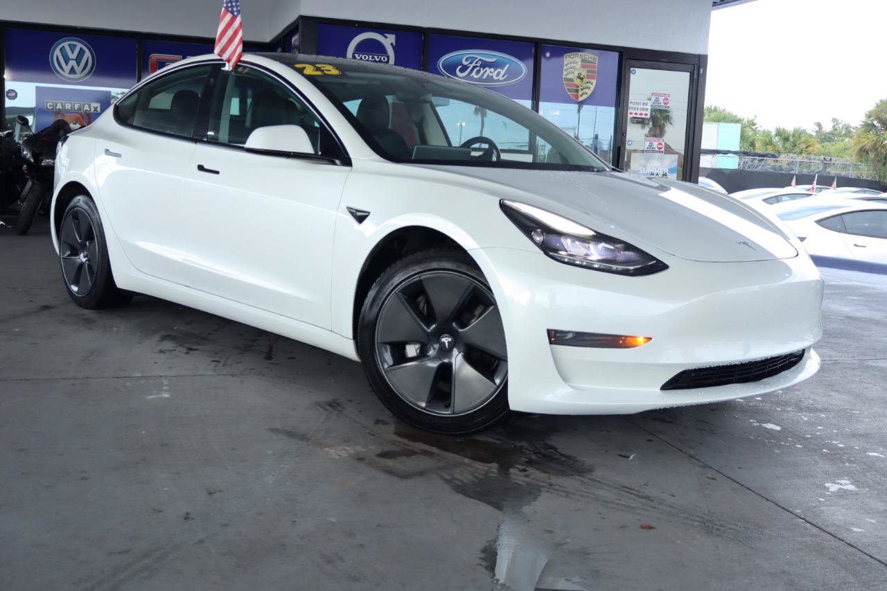 Used 2023 Tesla Model 3 Standard Range RWD image 3