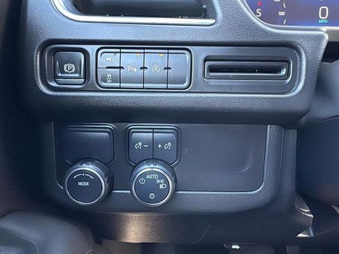 Used 2024 Chevrolet Suburban LT RWD image 22