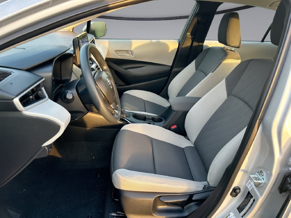 Used 2025 Toyota Corolla LE FWD image 11