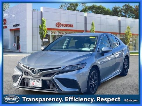 Certified 2024 Toyota Camry SE image 4