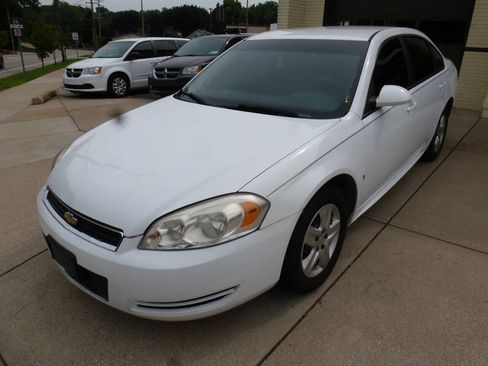 Used 2010 Chevrolet Impala LS FWD image 4