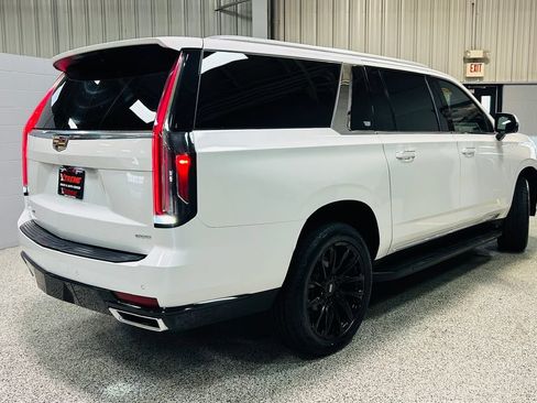 Used 2022 Cadillac Escalade ESV Luxury AWD/4WD image 6