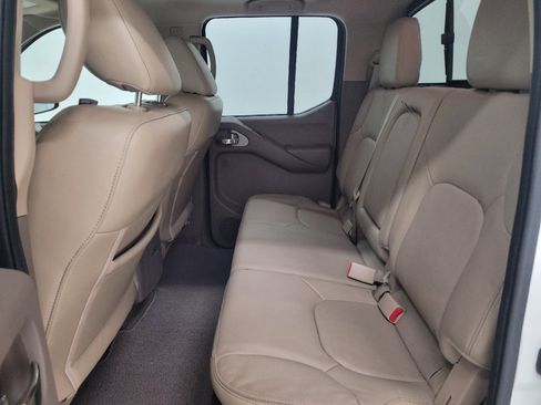 Used 2015 Nissan Frontier SL AWD/4WD image 18