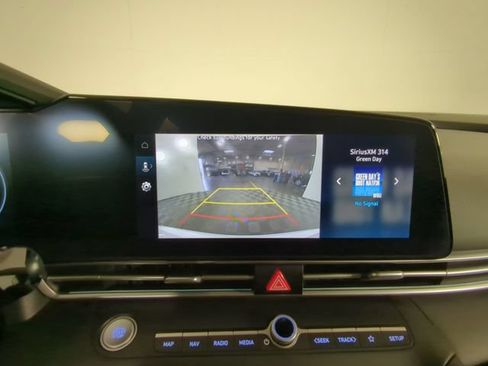 Used 2025 Hyundai Elantra SEL FWD image 23