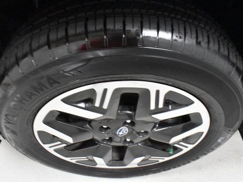 Used 2025 Subaru Forester Premium image 9