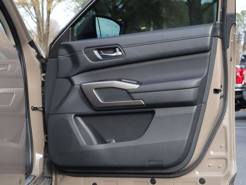 Used 2024 Nissan Pathfinder Platinum image 28