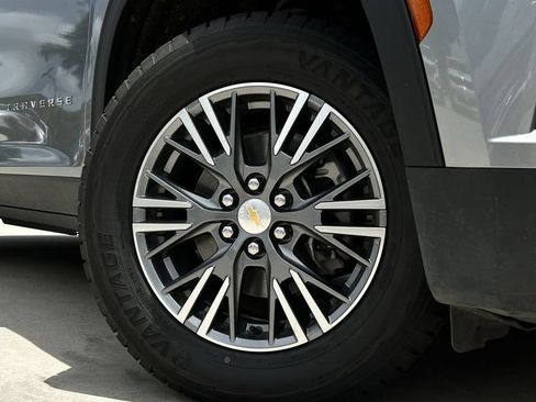 Used 2025 Chevrolet Traverse LT FWD image 10