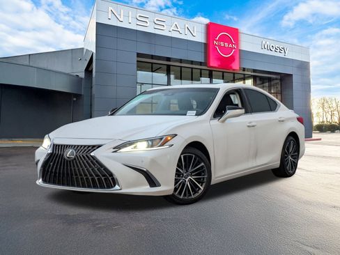 Used 2024 Lexus ES 300h w/ Premium Package image 1