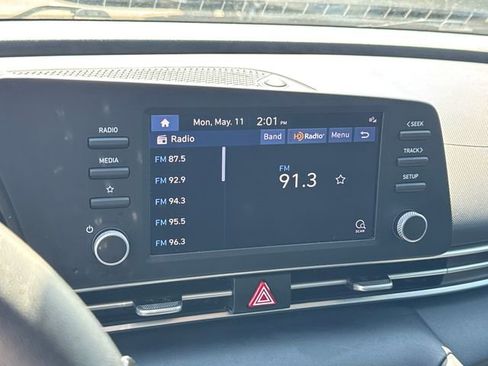 Used 2023 Hyundai Elantra SEL w/ Preferred Accessory Package FWD image 19