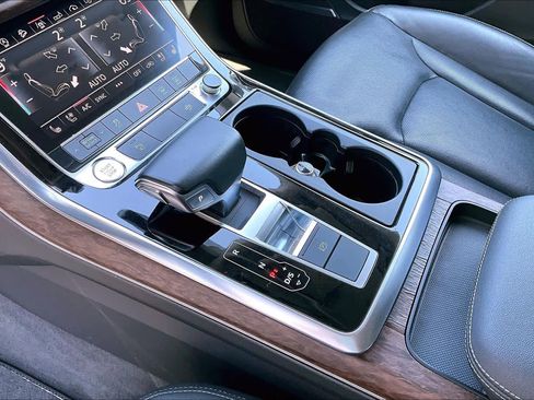 Used 2019 Audi Q8 Premium Plus image 16