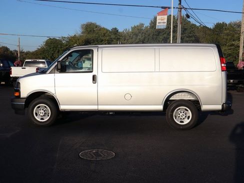 New 2025 Chevrolet Express 3500 w/ Driver Convenience Package image 18