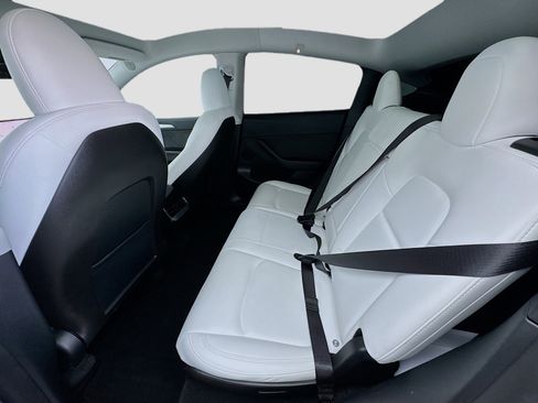 Used 2024 Tesla Model Y Long Range image 16