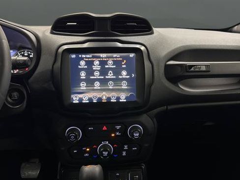 Used 2021 Jeep Renegade Latitude AWD/4WD image 12