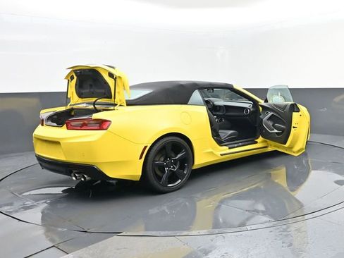 Used 2018 Chevrolet Camaro SS RWD image 29