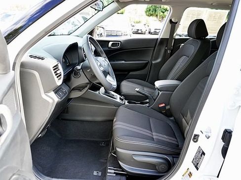 Certified 2026 Hyundai Venue SEL FWD image 14