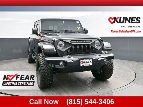 Used 2021 Jeep Gladiator Willys image 1