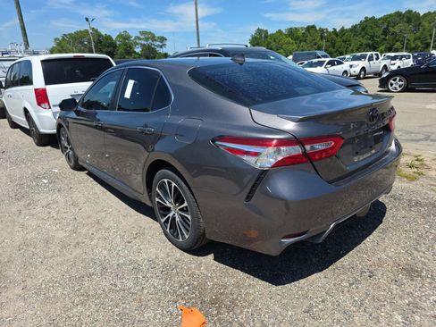 Used 2020 Toyota Camry SE FWD image 7
