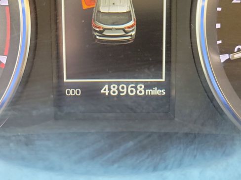 Used 2019 Toyota Highlander XLE FWD image 23