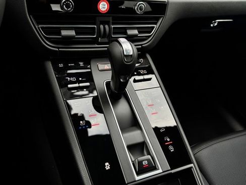 New 2026 Porsche Macan AWD/4WD image 32