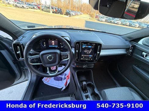 Used 2024 Volvo XC40 B5 Core w/ Protection Package image 27