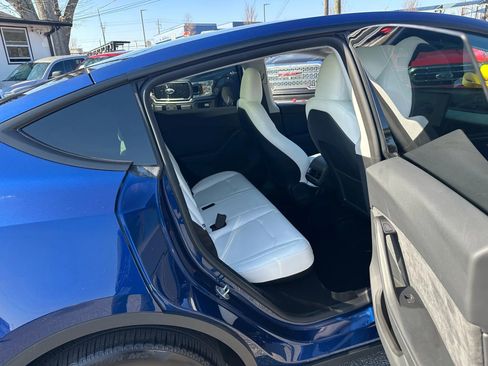 Used 2024 Tesla Model Y 2WD image 14