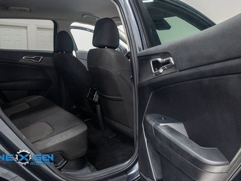 Used 2024 Kia Sportage LX image 34