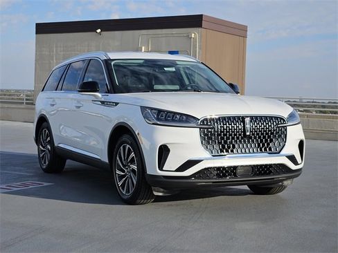 New 2026 Lincoln Aviator 2WD image 3