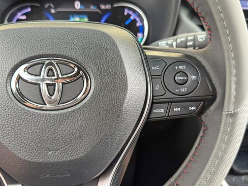 Used 2021 Toyota RAV4 SE w/ Weather & Moonroof Package AWD/4WD image 21