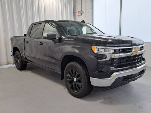 Used 2022 Chevrolet Silverado 1500 LT AWD/4WD image 4