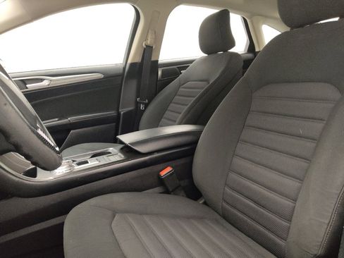 Used 2018 Ford Fusion SE w/ Fusion SE Technology Package FWD image 17